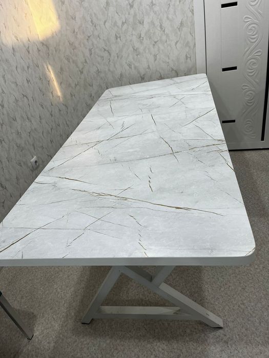 Продам кухонный стол и стулья