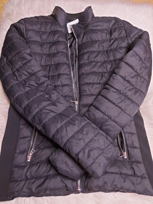 Vând geaca în mărimea s