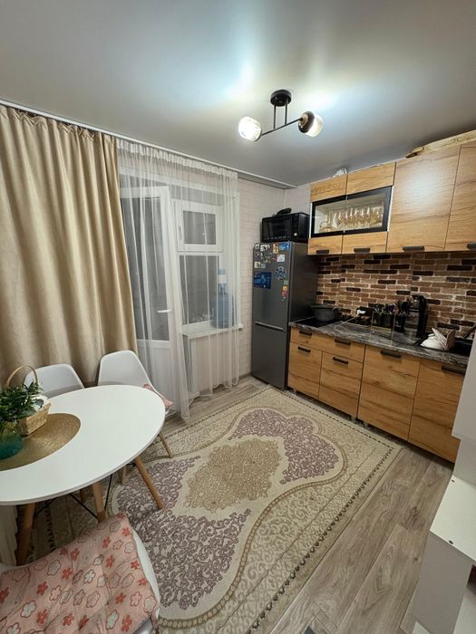 Продам 1 комнатную квартиру гостиничного типа 19 мкр.