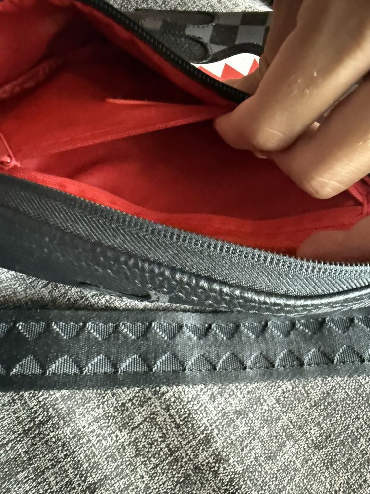 Чанта sprayground в перфектно състояние