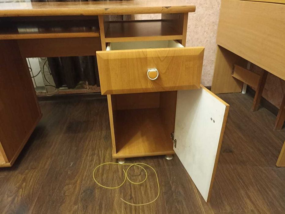 Стол компьютерный