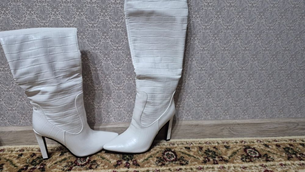 Продам женские сапоги и туфли