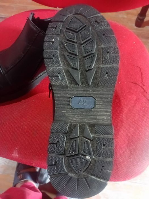 Зимняя обувь мужская раз 42.новай.утеплённый внутри мех искусственный.
