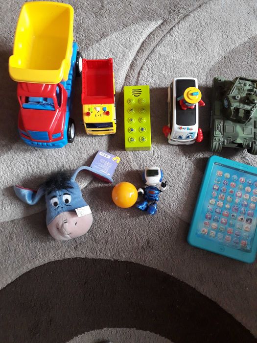 Vand sau schimb jucarii