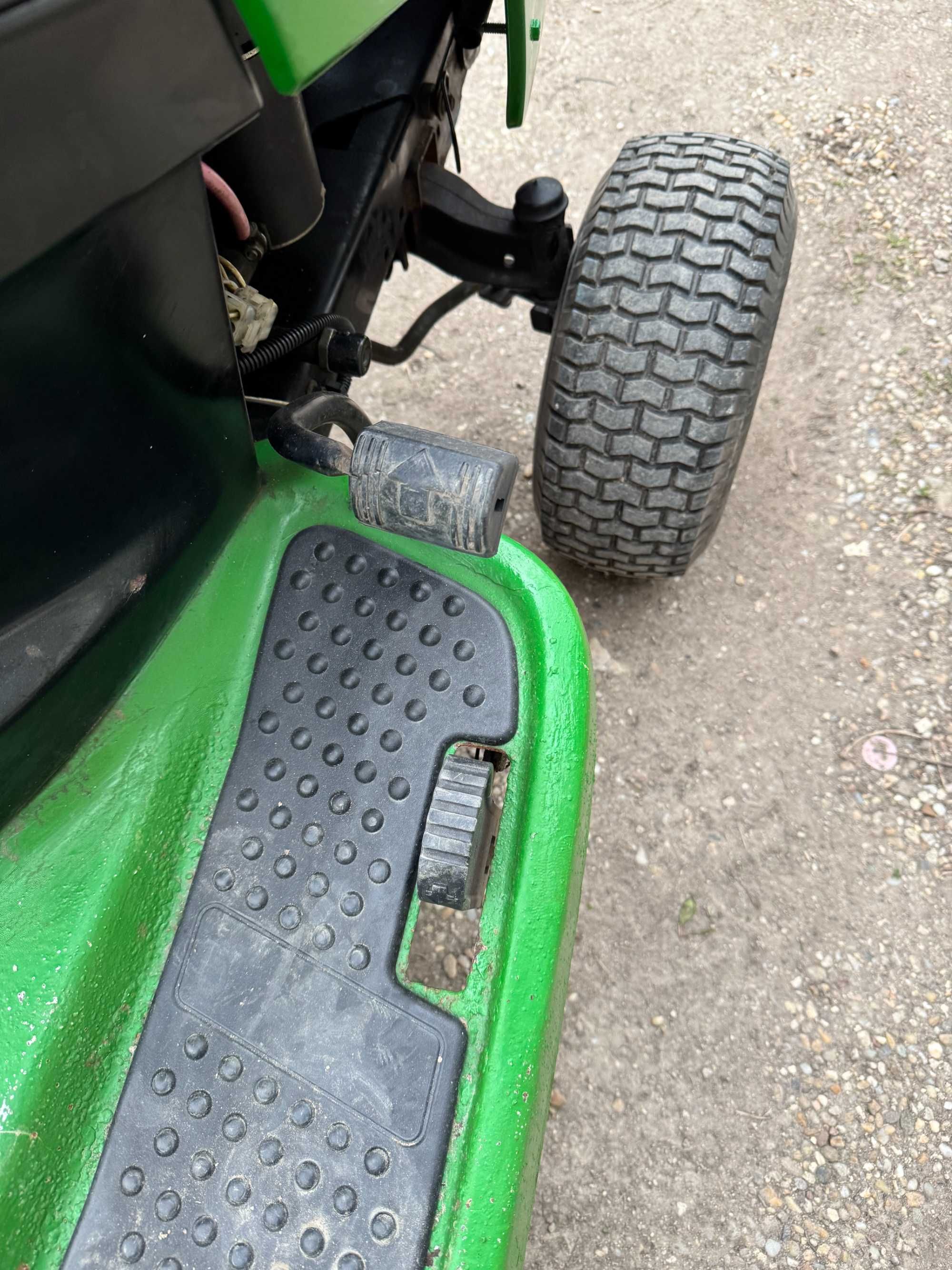 Тракторна косачка JOHN  DEERE BRIGGS STRATTON. 17,0к.с.
