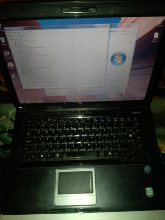 Ноутбук Асус от зарядки