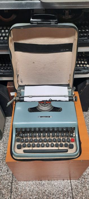 Mașină de scris Olivetti Lettera 22