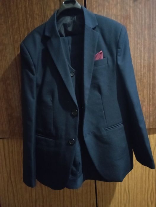 Продам школьный костюм