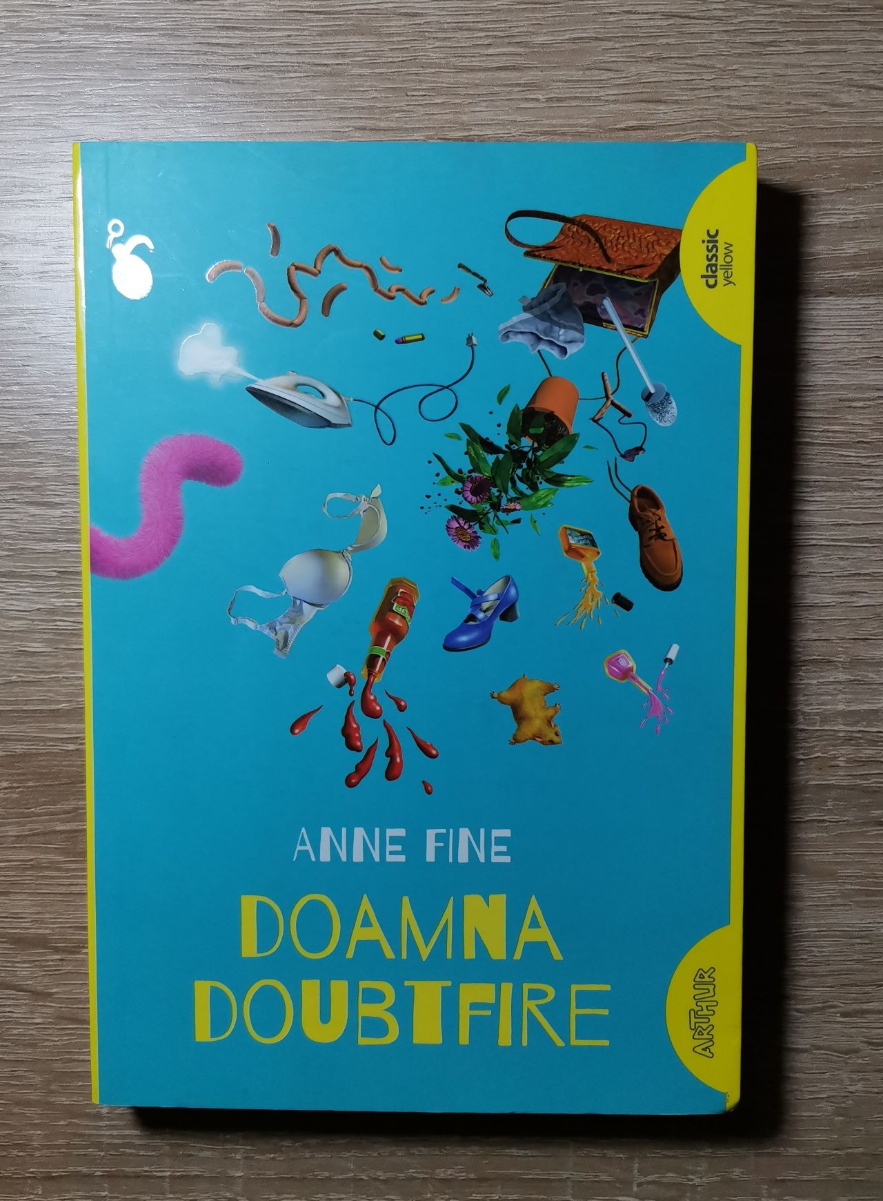"Doamna Doubtfire" de Anne Fine