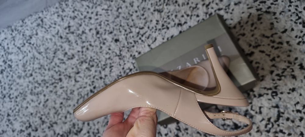 Pantofi lacuiti crem