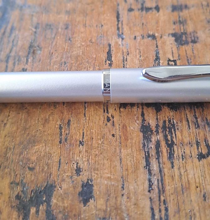 писалка Пеликан Peliкan сребрист метал в кутия