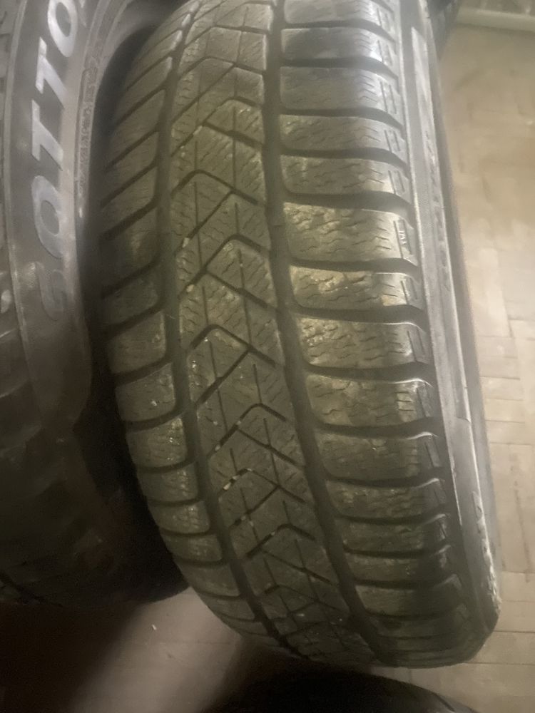 2 cauciucuri iarna 225/55/17 Pirelli