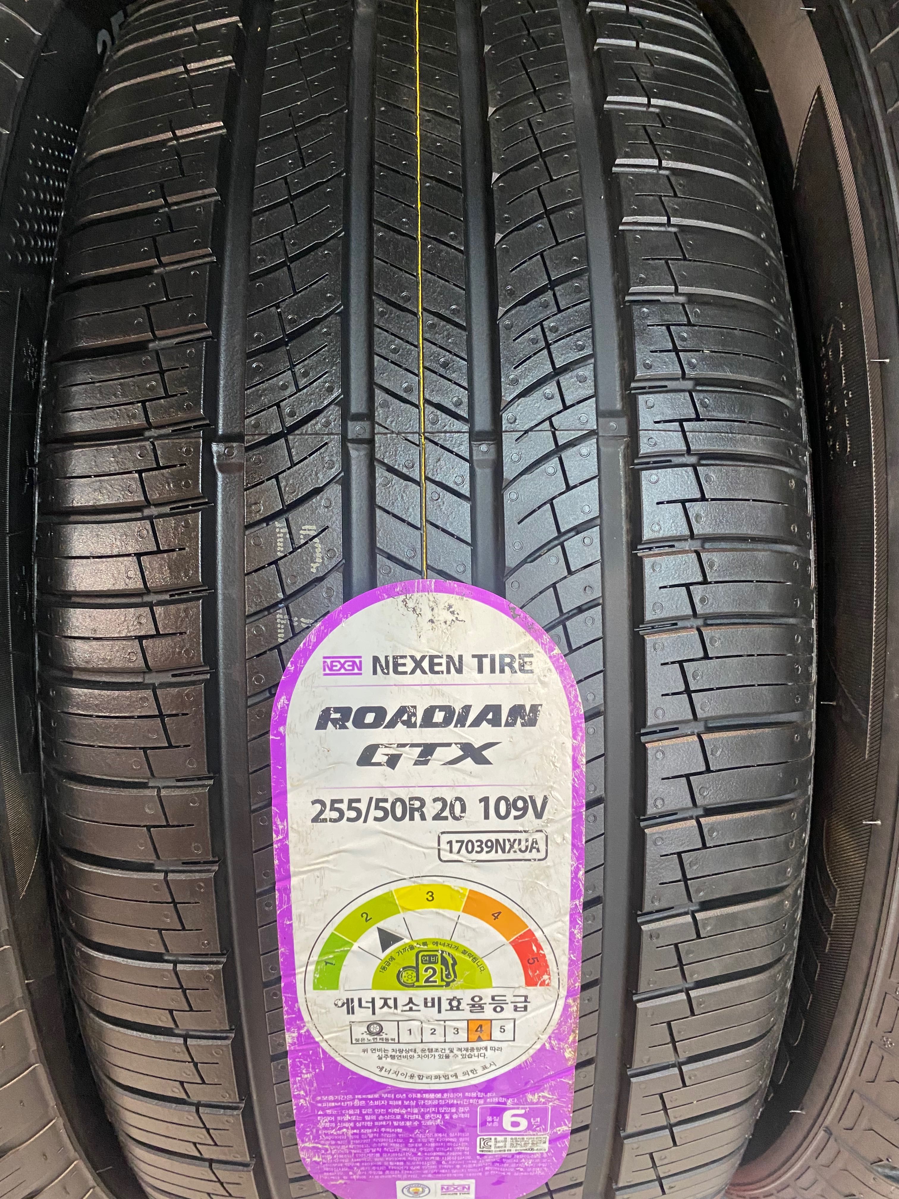 Nexen Roadian GTX 255/50R20