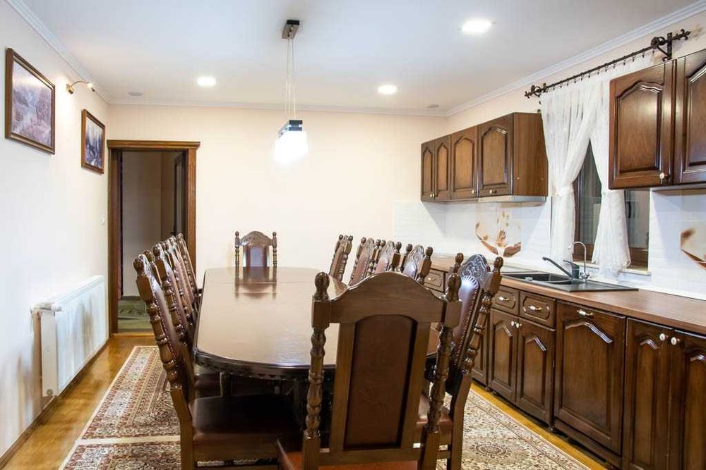 Oportunitate! Casa cu 4 dormitoare 3 bai 3600mp teren + gradina legume