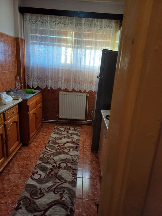 Apartament 2 camere, semidecomandat, etaj 3, Târgu Jiu