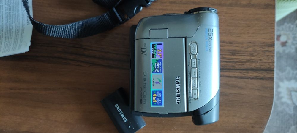 Цифровая видеокамера