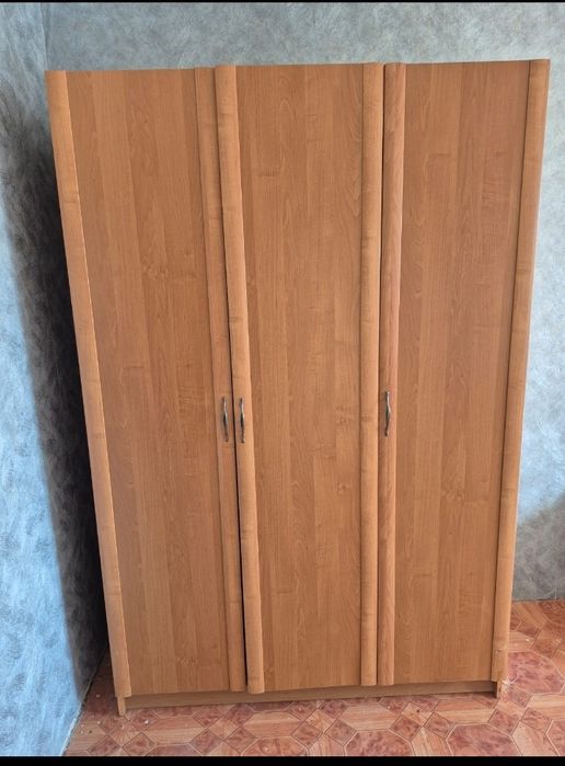 Продам шкаф трёх дверный