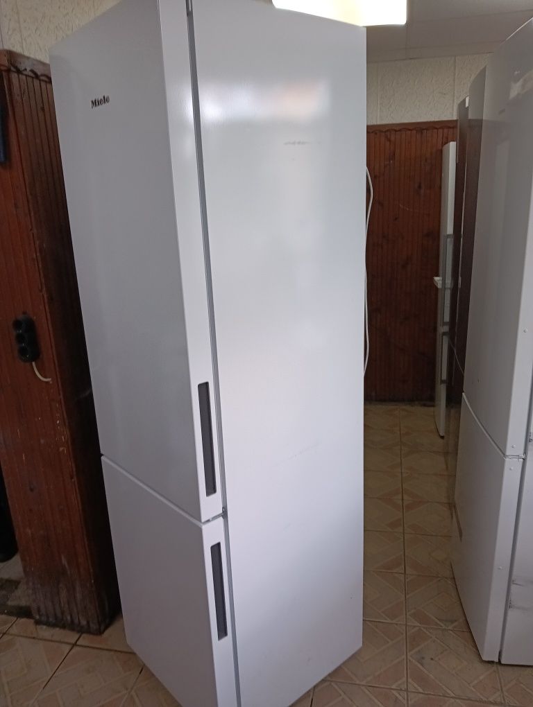 Като нов  комбиниран хладилник с фризер Миеле Miele с 2 год. ГАРАНЦИЯ!