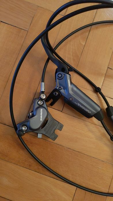 Спирачи SRAM Code Stealth, DB8, Renthal Fatbar Carbon, гуми Bontrager