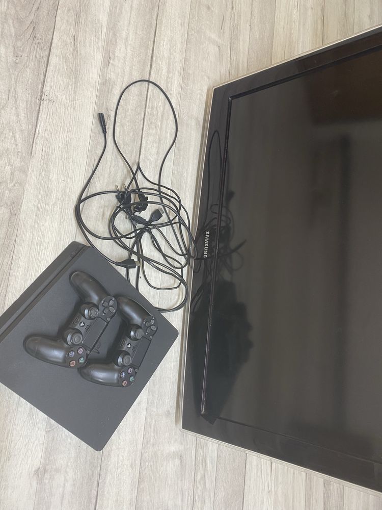 Продам PS4  б/у в хорошем состоянии рабочий