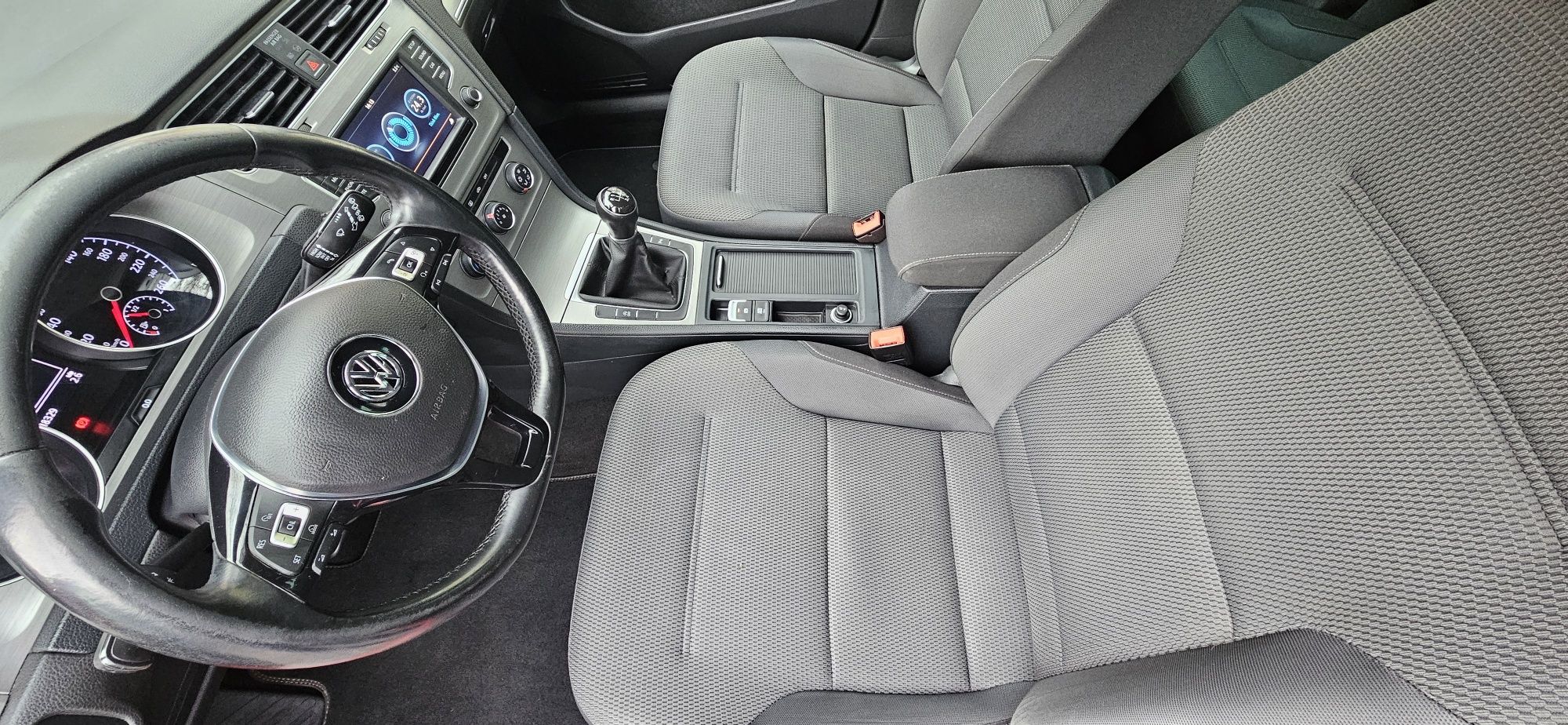 VW-GOLF 2015г. 1,6 TDI 110кс.