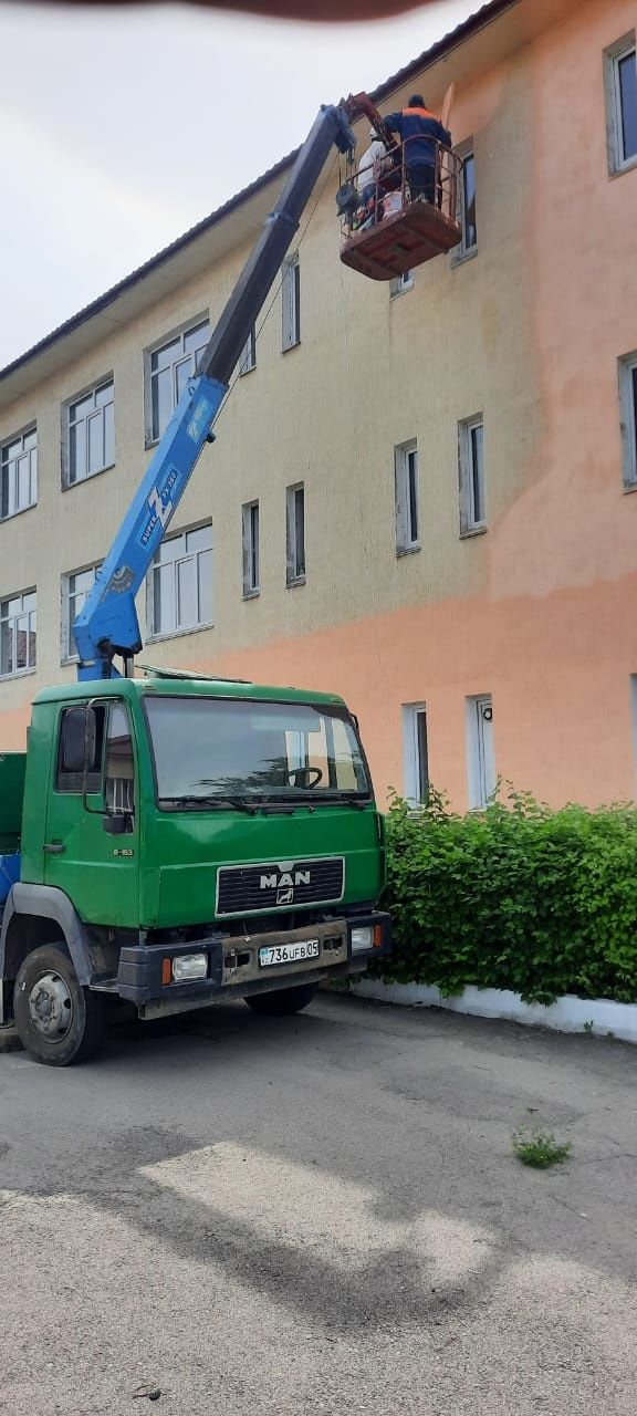 Услуга манипулятора и автовышки имеется люлька с траверсой