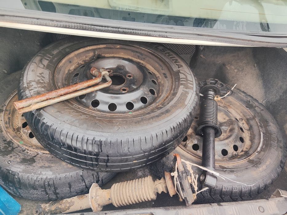 Продам две стойки на Нисан Санни