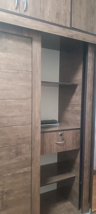 Шкаф с отрисолям