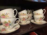 Set de 8 cesti si 4 farfurii