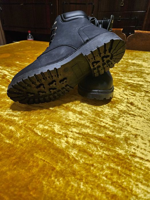 Кубинки чисто нови. Обувани са само веднъж