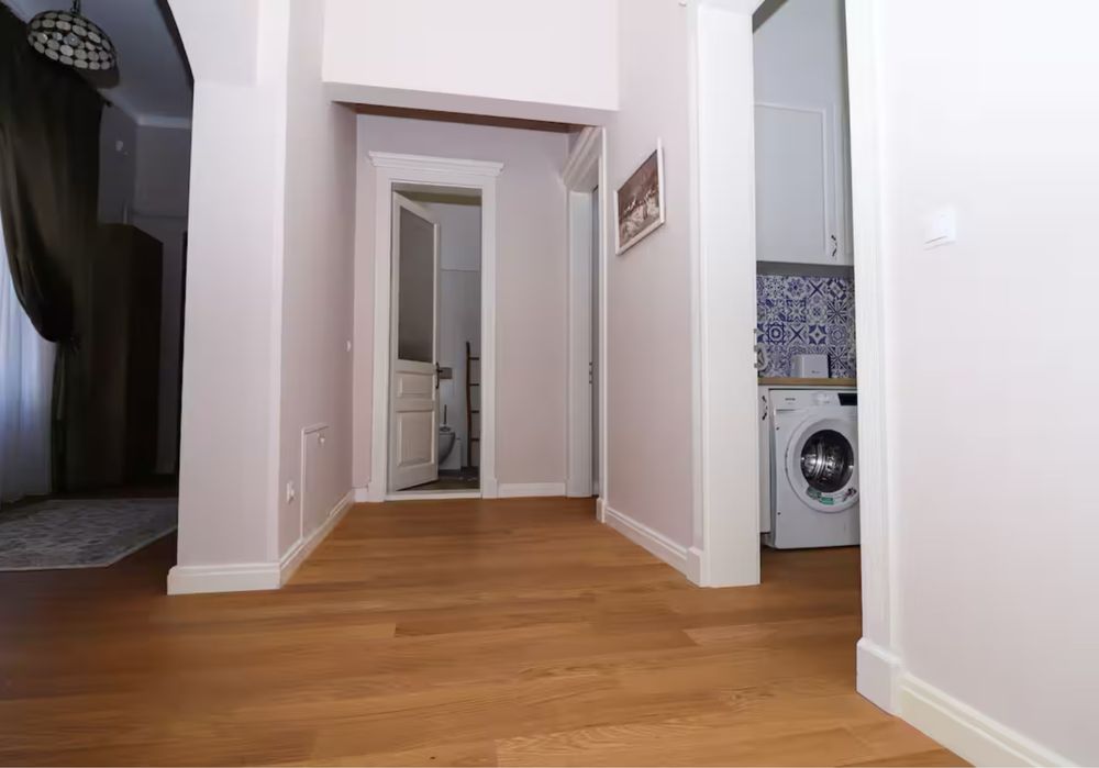 Apartament Ultracentral cladire istorica , str. Republicii 85 m2,m2