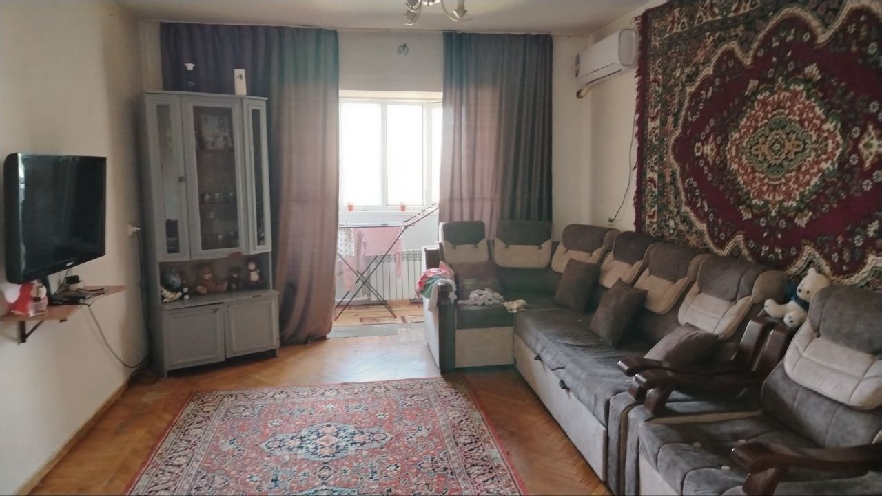 Продаётся 3 х комнатная квартира переделаланая в 4 х
