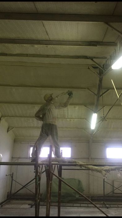 Izolatie cu spuma poliuretanica.Termica si fonica.