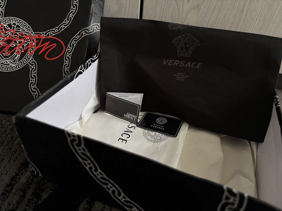 Versace Chain Reaction