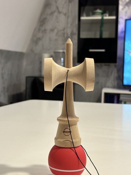 Vând Kendama Sweets Tracker Red – Broken Shape, Antiskid (nu krom,usa)