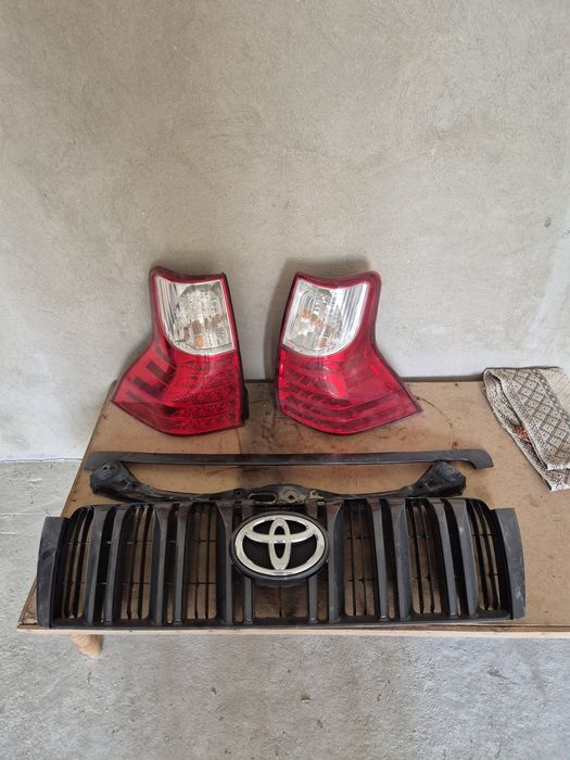 Продам подножки Тойота Прадо 150 оригинал  модель 2012 год