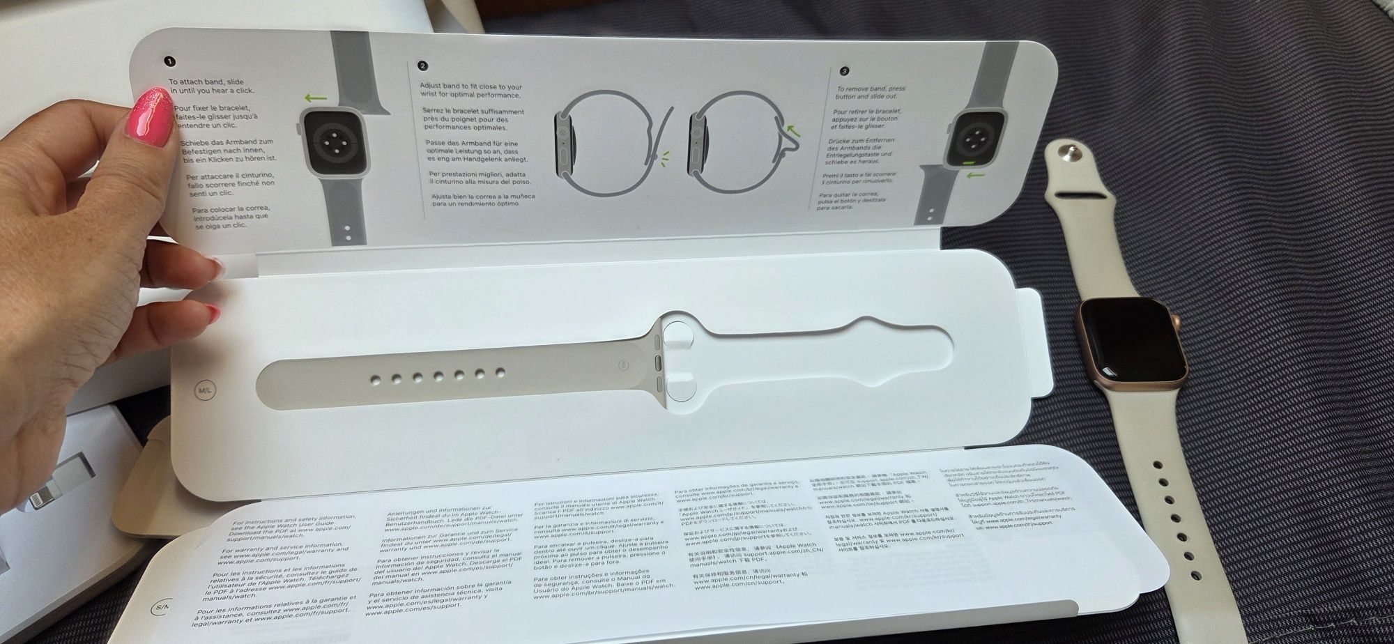 Apple Watch SE 40mm- намалена цена