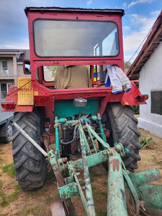 Vând tractor universal U650