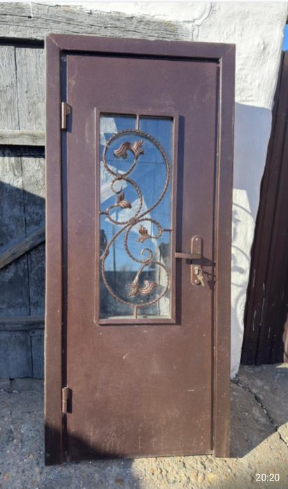 Темір есік кілтімен