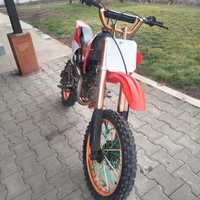 Vând motocicleta 125cc