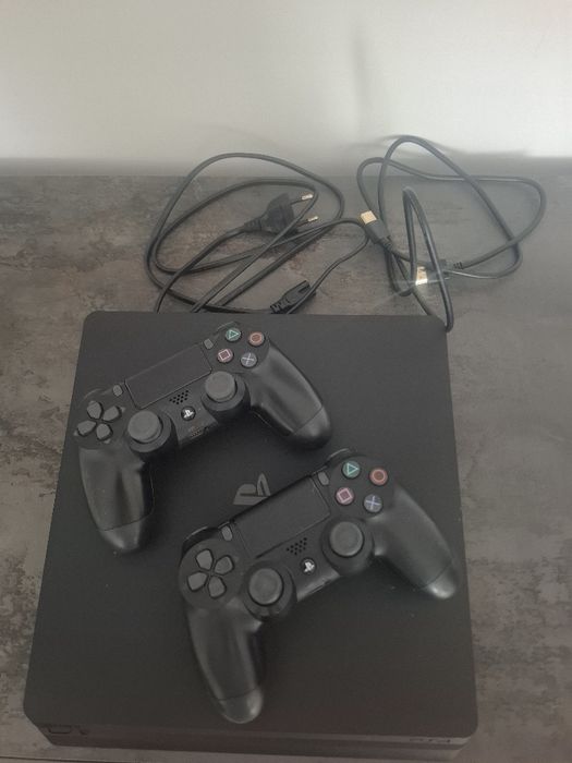 PS4 1Tb памяти 8 игр
