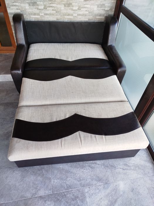 Vând canapea extensibilă cu ladă de depozitare