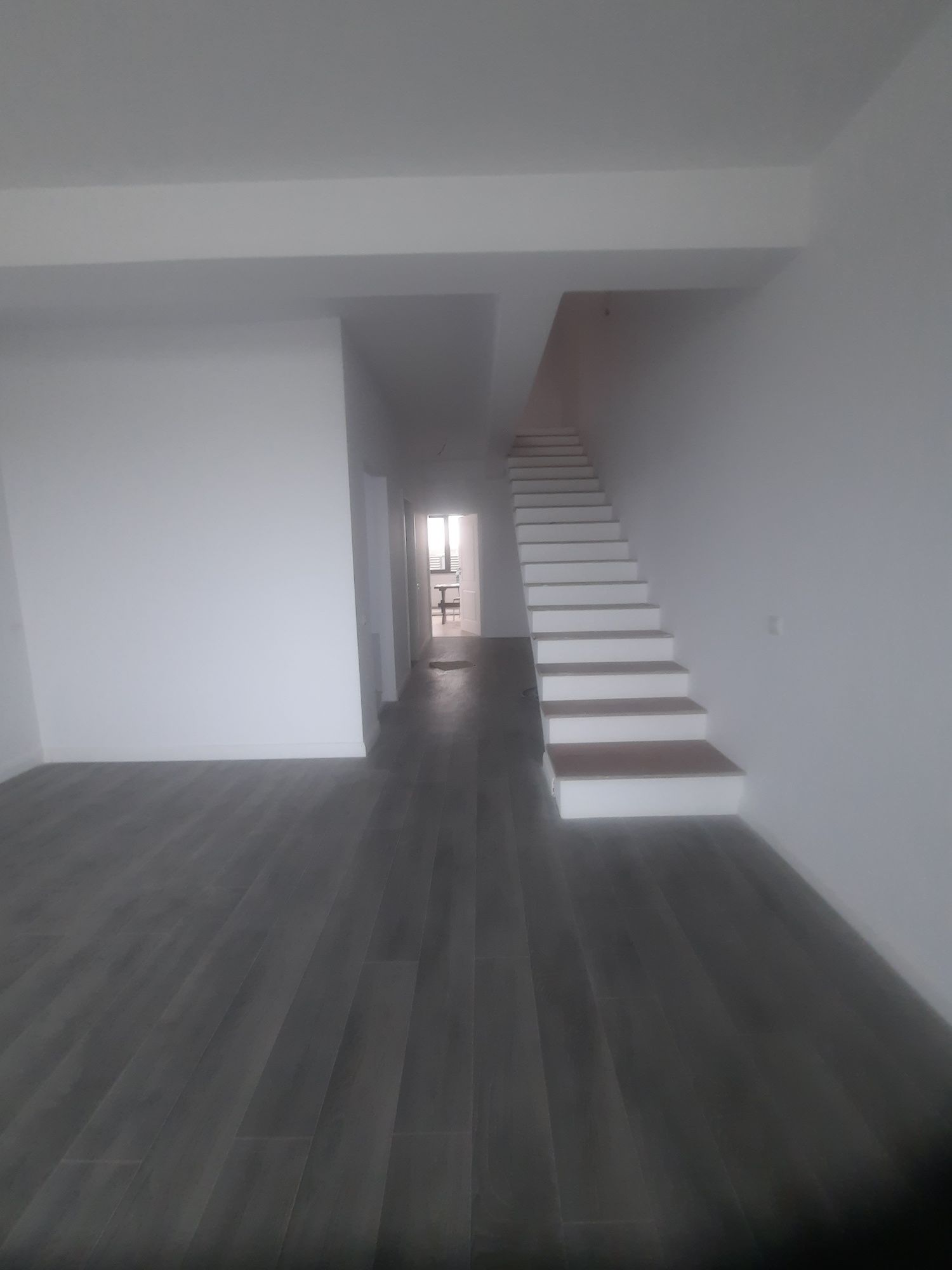 Duplex mogosoaia parter et și mansarda