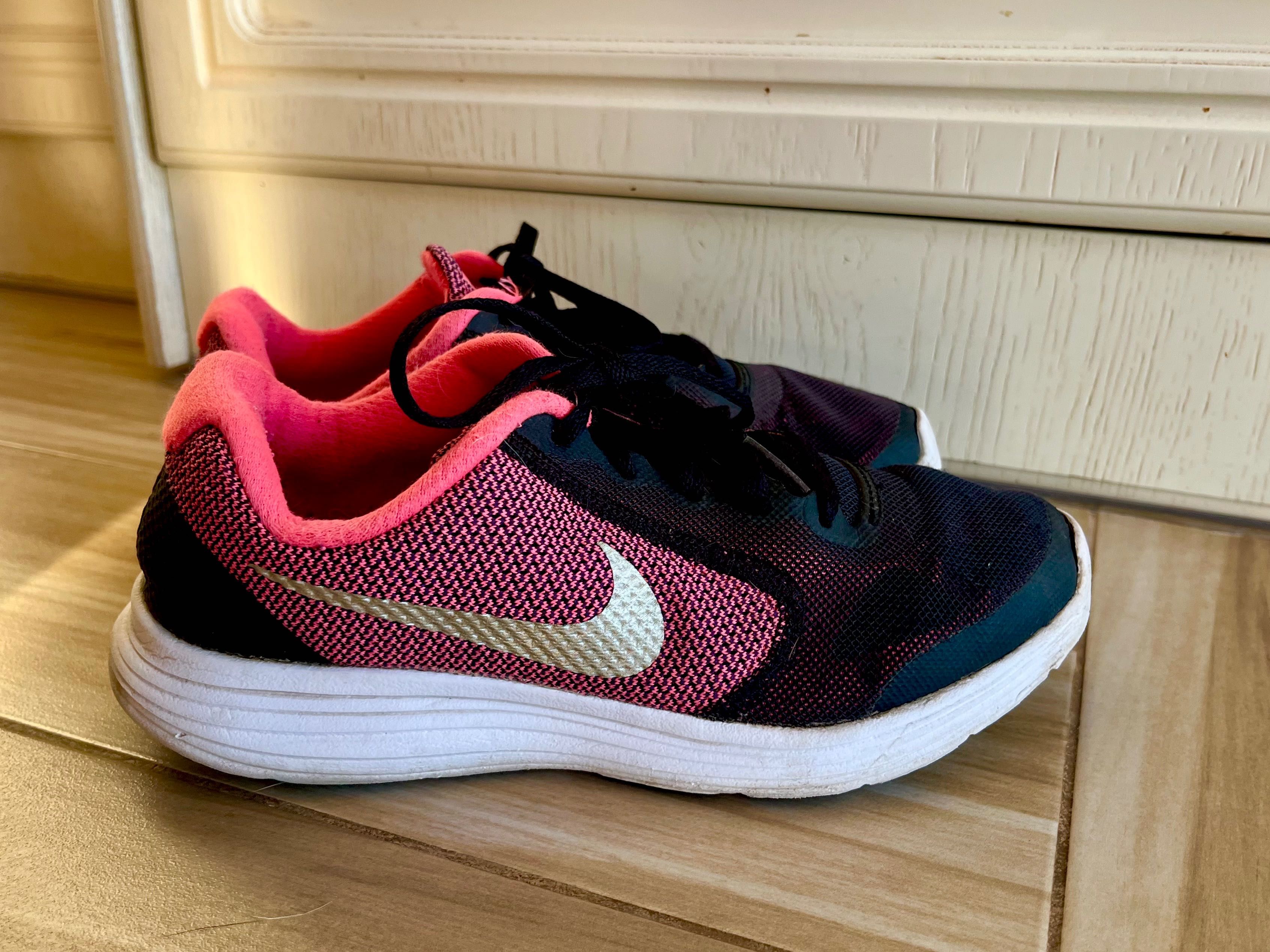 Дамски маратонки Nike