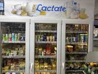 Vitrina verticala mezeluri lactate