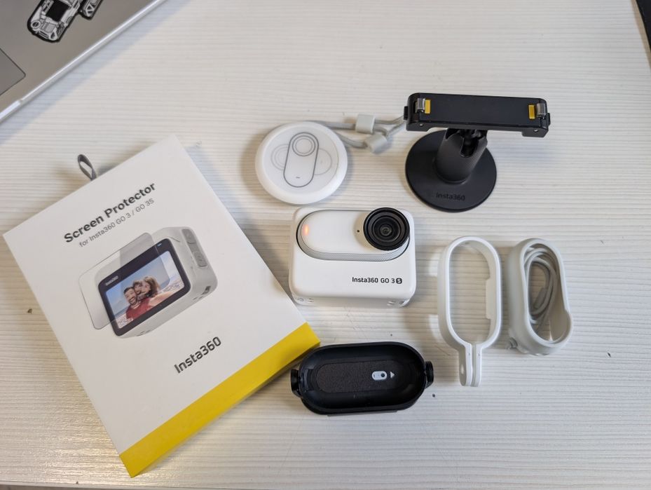 INSTA360 GO 3S 128gb ( plus accesorii)