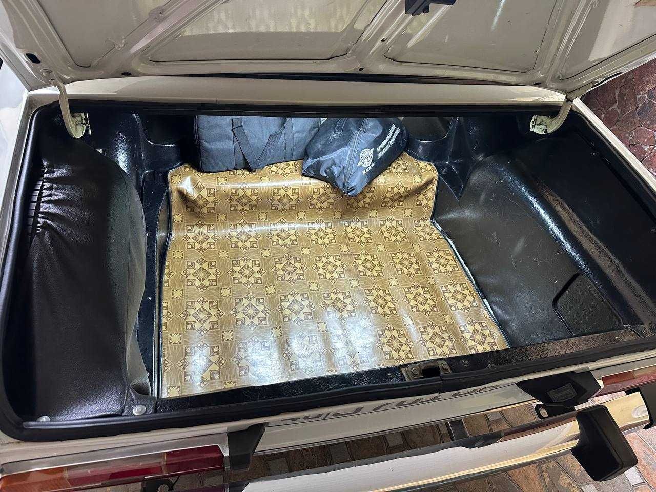 VAZ 2106 Lada сотилади. Радной, йили 1994, юргани 56800 халол.