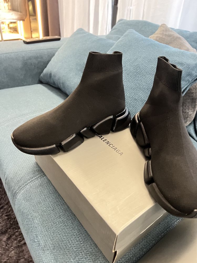 BALENCIAGA обувки.Нови,кутия,етикети,всичко от до.42ри номер.