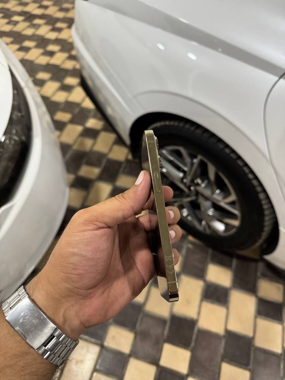 Продам Iphone 13 pro gold