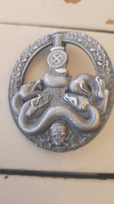 Lot vintage de 8 insigne diferite WWII si WWI